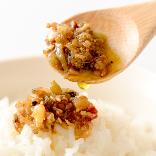 店内でオリーブオイルをテイスティング頂けます。