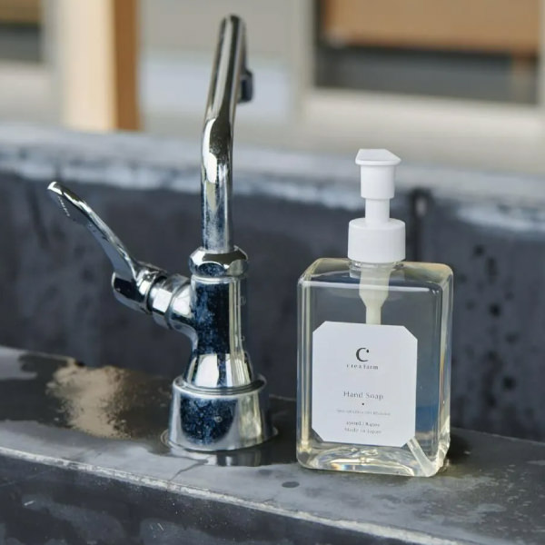 店内でオリーブオイルをテイスティング頂けます。