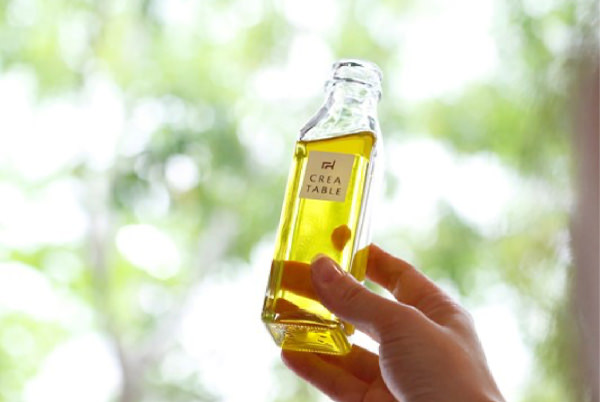 店内でオリーブオイルをテイスティング頂けます。